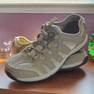 G.H. Bass & Co. Gray and Green Samson Women's Sneakers size 6.5
